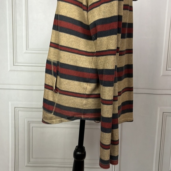Oversize striped top - Picture 6 of 10